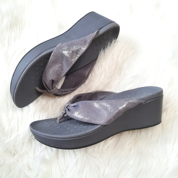 Vionic Arabella Metallic Pewter Wedge Toe Post Sandals 10 - Picture 1 of 9